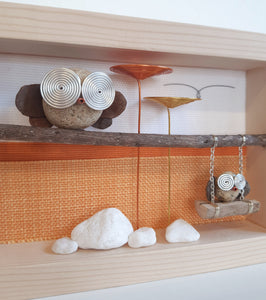 Gufetto sull'altalena con sfondo arancio MIDI