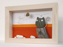 Carica l&#39;immagine nel visualizzatore di Gallery, Gatto con farfallina su sfondo arancio MIDI