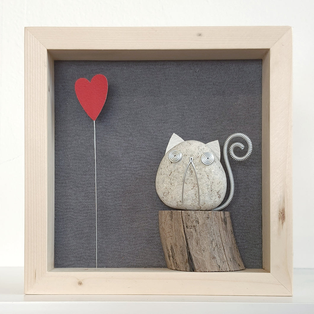 Gattino su sfondo grigio con cuore MIDI
