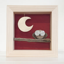 Carica l&#39;immagine nel visualizzatore di Gallery, Gufetto su sfondo amaranto con luna dorata MINI