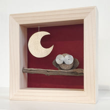 Carica l&#39;immagine nel visualizzatore di Gallery, Gufetto su sfondo amaranto con luna dorata MINI