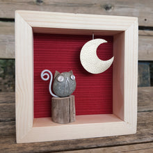 Carica l&#39;immagine nel visualizzatore di Gallery, Gattino e luna su sfondo amaranto MINI