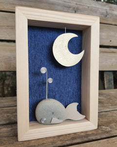 Balenottera e luna su sfondo azzurro MIDI