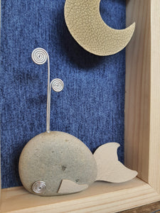 Balenottera e luna su sfondo azzurro MIDI