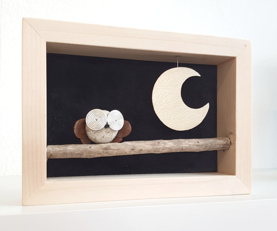 Gufetto sul ramo e luna su sfondo nero MIDI