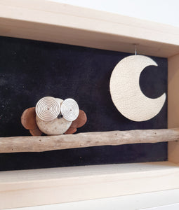 Gufetto sul ramo e luna su sfondo nero MIDI