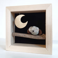 Carica l&#39;immagine nel visualizzatore di Gallery, Gufetto su sfondo nero con luna dorata MINI