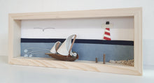 Carica l&#39;immagine nel visualizzatore di Gallery, Gufetto in veliero con Faro su sfondo azzurro