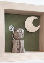 Carica l&#39;immagine nel visualizzatore di Gallery, Gattino su sfondo verde con luna dorata MINI