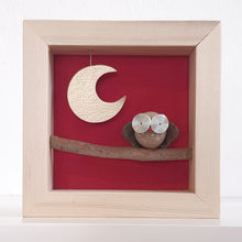 Carica l&#39;immagine nel visualizzatore di Gallery, Gufetto su sfondo amaranto con luna dorata MINI