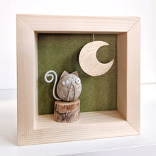 Carica l&#39;immagine nel visualizzatore di Gallery, Gattino su sfondo verde con luna dorata MINI