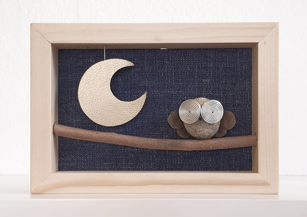 Gufetto sul ramo e luna su sfondo blu MIDI
