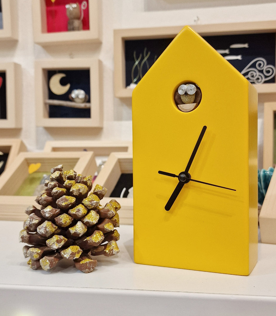 Orologio a pendolo minimal giallo