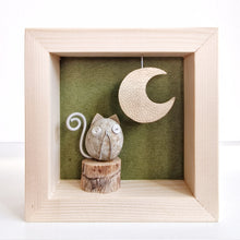 Carica l&#39;immagine nel visualizzatore di Gallery, Gattino su sfondo verde con luna dorata MINI