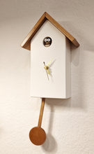Carica l&#39;immagine nel visualizzatore di Gallery, Orologio a pendolo bianco e ciliegio