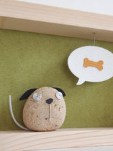 Carica l&#39;immagine nel visualizzatore di Gallery, Cagnolino e osso su sfondo verde
