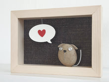 Carica l&#39;immagine nel visualizzatore di Gallery, Cagnolino e cuore su sfondo marrone