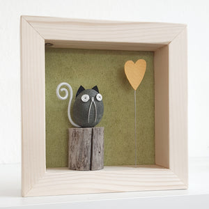 Gattino su sfondo verde con cuore giallo MINI