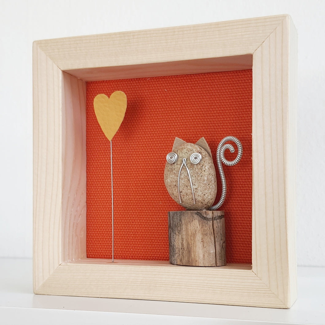 Gattino su sfondo arancio con cuore giallo MINI