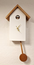 Carica l&#39;immagine nel visualizzatore di Gallery, Orologio a pendolo bianco e ciliegio