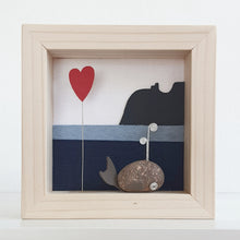 Carica l&#39;immagine nel visualizzatore di Gallery, Balenottera e Sella Del Diavolo su sfondo blu con cuore MINI