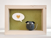 Carica l'immagine nel visualizzatore di Gallery, Cagnolino e cuore su sfondo verde