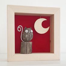 Carica l&#39;immagine nel visualizzatore di Gallery, Gattino e luna su sfondo amaranto MINI