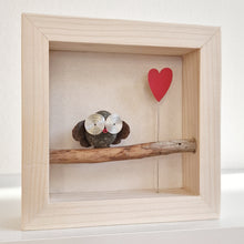 Carica l&#39;immagine nel visualizzatore di Gallery, Gufetto su sfondo panna con cuore rosso MINI