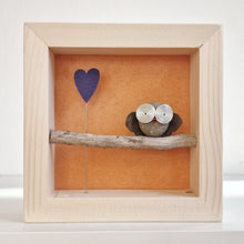 Carica l'immagine nel visualizzatore di Gallery, Gufetto su sfondo arancio con cuore viola MINI