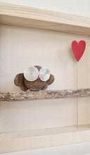 Carica l'immagine nel visualizzatore di Gallery, Gufo e cuore su sfondo panna MAXI