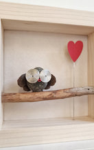 Carica l&#39;immagine nel visualizzatore di Gallery, Gufetto su sfondo panna con cuore rosso MINI