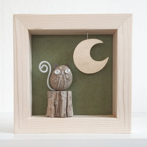 Gattino su sfondo verde con luna dorata MINI