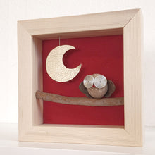 Carica l&#39;immagine nel visualizzatore di Gallery, Gufetto su sfondo amaranto con luna dorata MINI