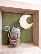 Carica l&#39;immagine nel visualizzatore di Gallery, Gattino su sfondo verde con luna dorata MINI
