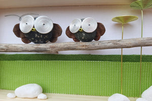 Gufetti innamorati su sfondo verde