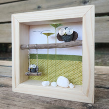 Carica l&#39;immagine nel visualizzatore di Gallery, Gufetto sull&#39;altalena con sfondo verde acido MINI