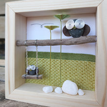 Carica l&#39;immagine nel visualizzatore di Gallery, Gufetto sull&#39;altalena con sfondo verde acido MINI