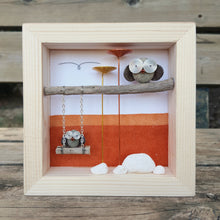Carica l&#39;immagine nel visualizzatore di Gallery, Gufetto sull&#39;altalena con sfondo arancio MINI