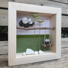 Carica l&#39;immagine nel visualizzatore di Gallery, Gufetto sull&#39;altalena su sfondo verde mela MINI