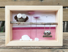 Carica l&#39;immagine nel visualizzatore di Gallery, Gufetto sull&#39;altalena con sfondo rosa MIDI