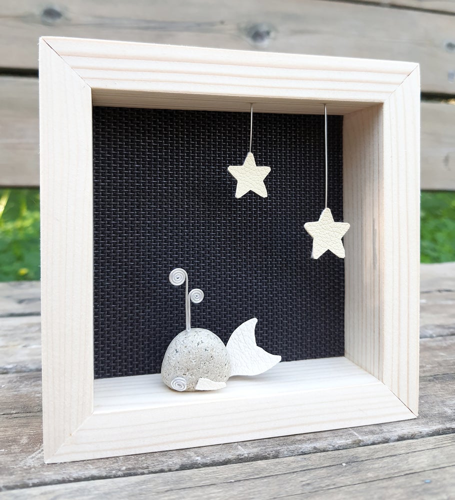 Balenottera e stelline su sfondo nero MINI