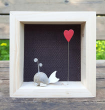 Carica l&#39;immagine nel visualizzatore di Gallery, Balenottera e cuoricino con sfondo nero MINI